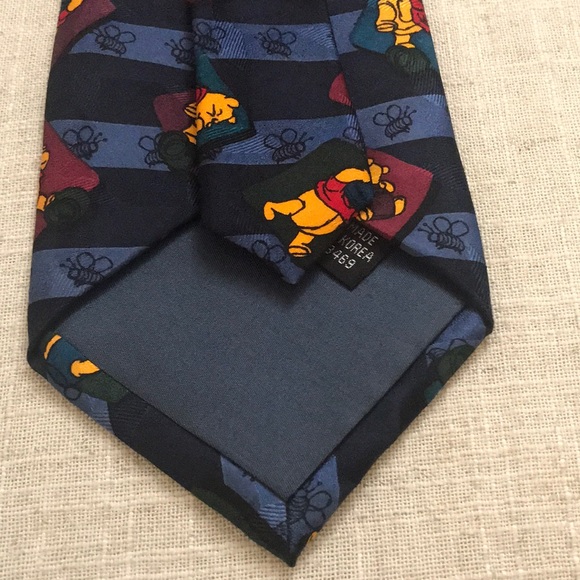 Winnie The Pooh Tie 100% Silk - Picture 6 of 6
